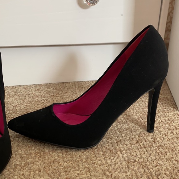 Black suede heels - Picture 2 of 4